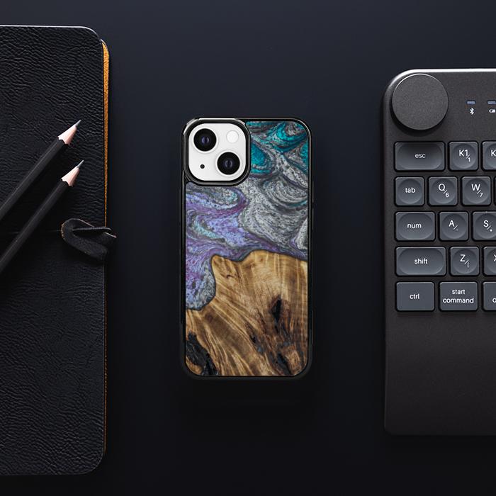 iPhone 13 Mini Handyhülle aus Harz und Holz - SYNERGY#C47