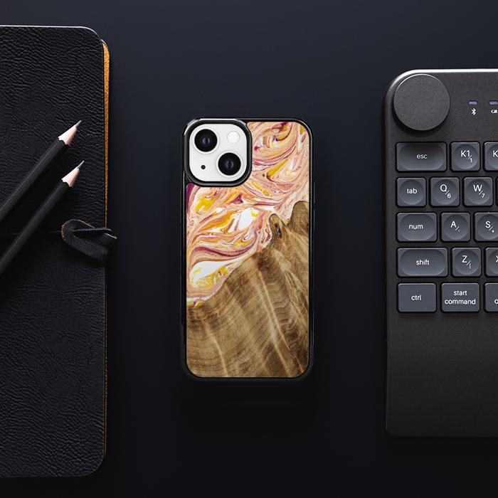iPhone 13 Mini Handyhülle aus Harz und Holz - SYNERGY#C48