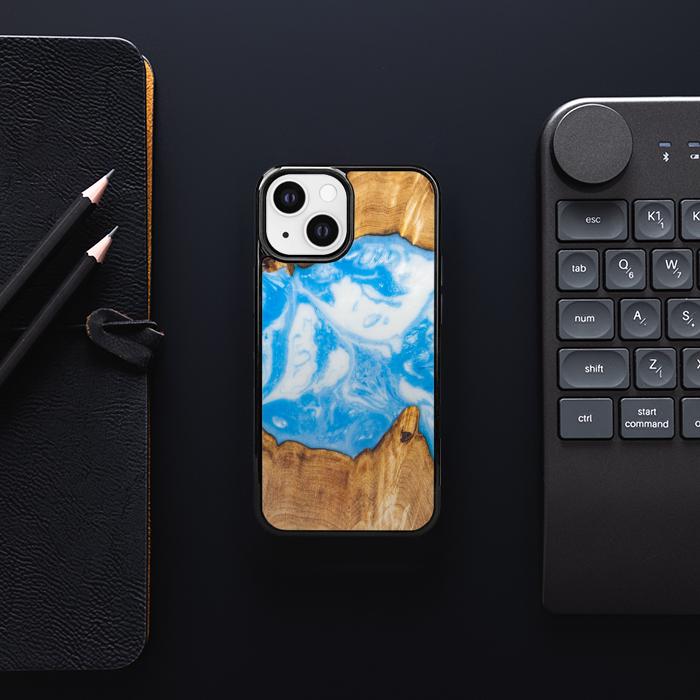 iPhone 13 Mini Handyhülle aus Harz und Holz - Synergy#A34