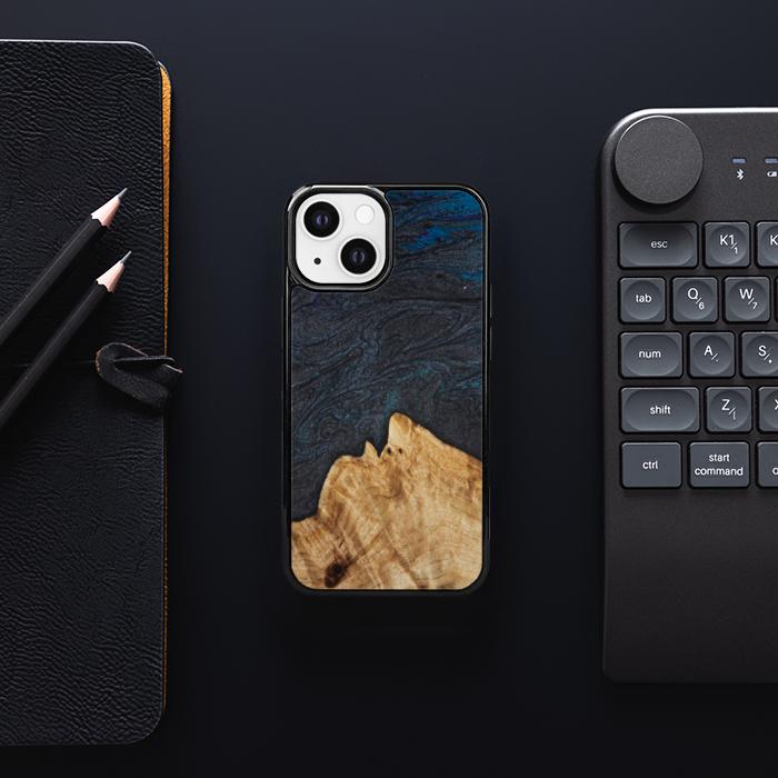 iPhone 13 Mini Handyhülle aus Harz und Holz - Synergy#C5