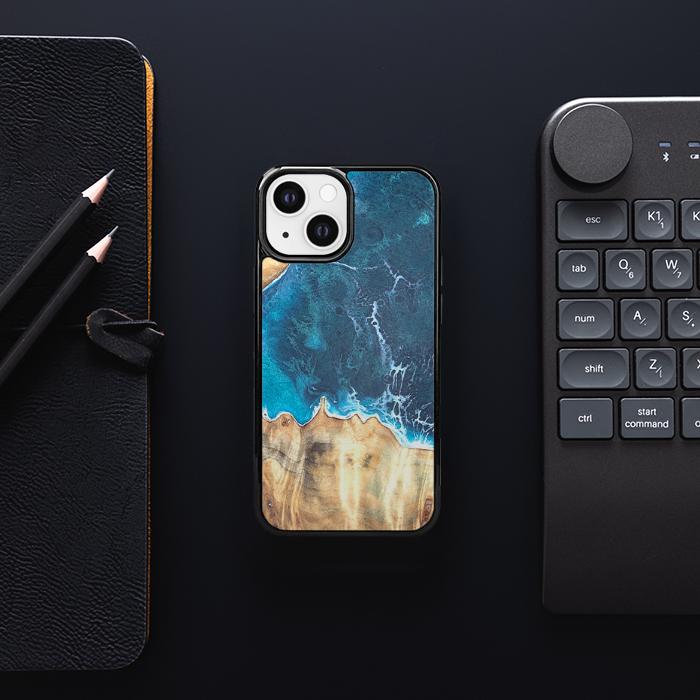 iPhone 13 Mini Handyhülle aus Harz und Holz - Synergy#D116