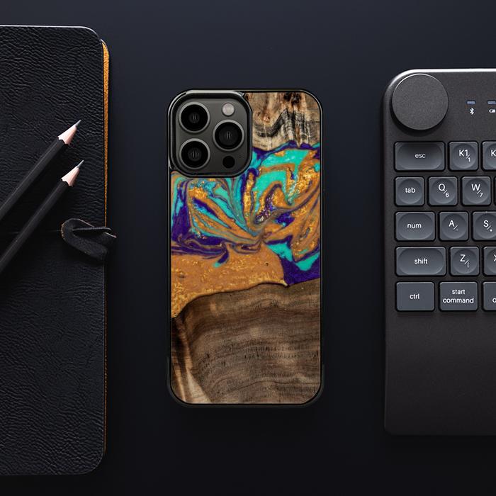 iPhone 13 Pro Max Handyhülle aus Harz und Holz - SYNERGY#A122