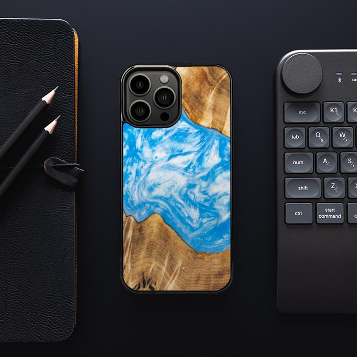 iPhone 13 Pro Max Handyhülle aus Harz und Holz - SYNERGY#A28