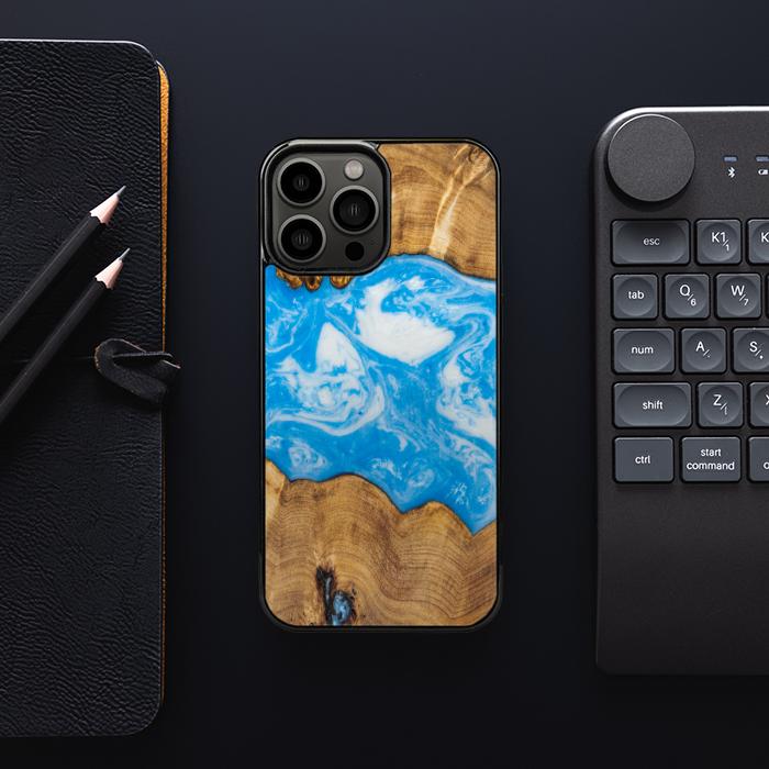 iPhone 13 Pro Max Handyhülle aus Harz und Holz - SYNERGY#A32
