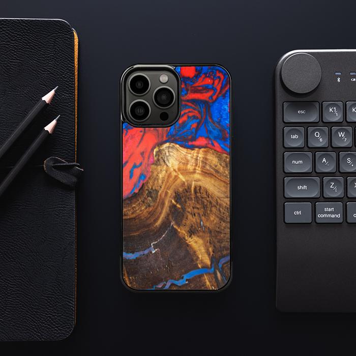 iPhone 13 Pro Max Handyhülle aus Harz und Holz - SYNERGY#B31