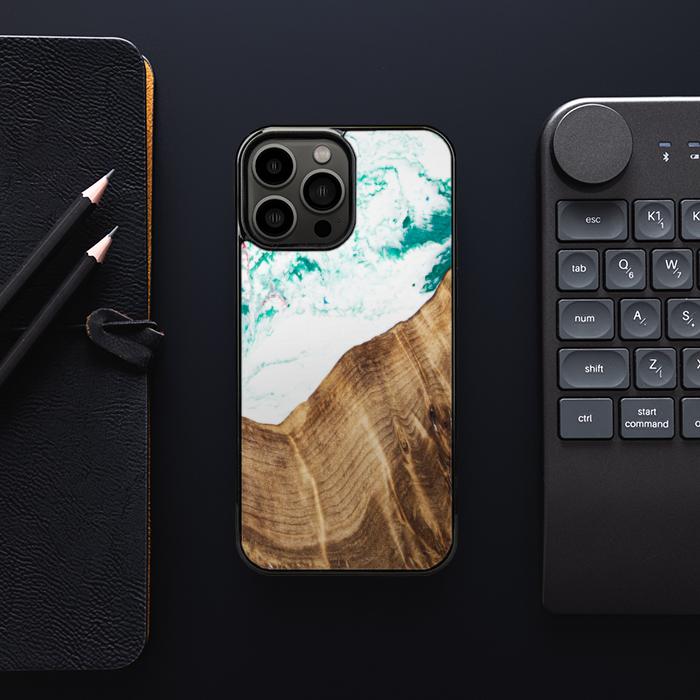 iPhone 13 Pro Max Handyhülle aus Harz und Holz - SYNERGY#C14