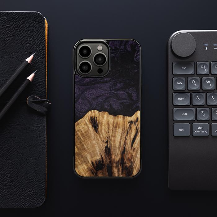 iPhone 13 Pro Max Handyhülle aus Harz und Holz - SYNERGY#C31