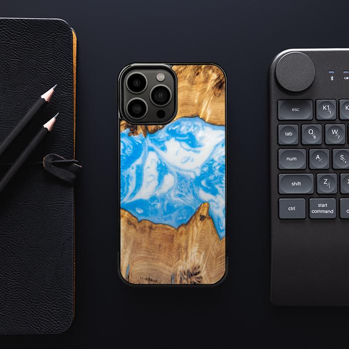 iPhone 13 Pro Max Handyhülle aus Harz und Holz - Synergy#A34