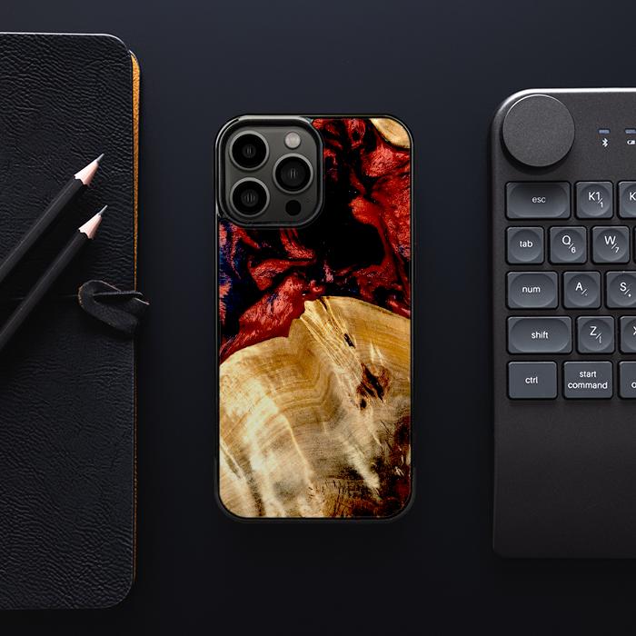 iPhone 13 Pro Max Handyhülle aus Harz und Holz - Synergy#D117