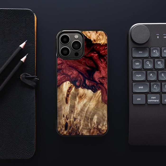 iPhone 13 Pro Max Handyhülle aus Harz und Holz - Synergy#D121