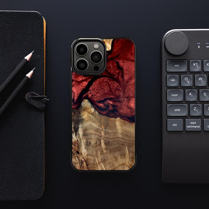 iPhone 13 Pro Max Handyhülle aus Harz und Holz - Synergy#D122
