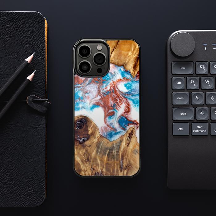 iPhone 13 Pro Max Handyhülle aus Harz und Holz - Synergy#D125