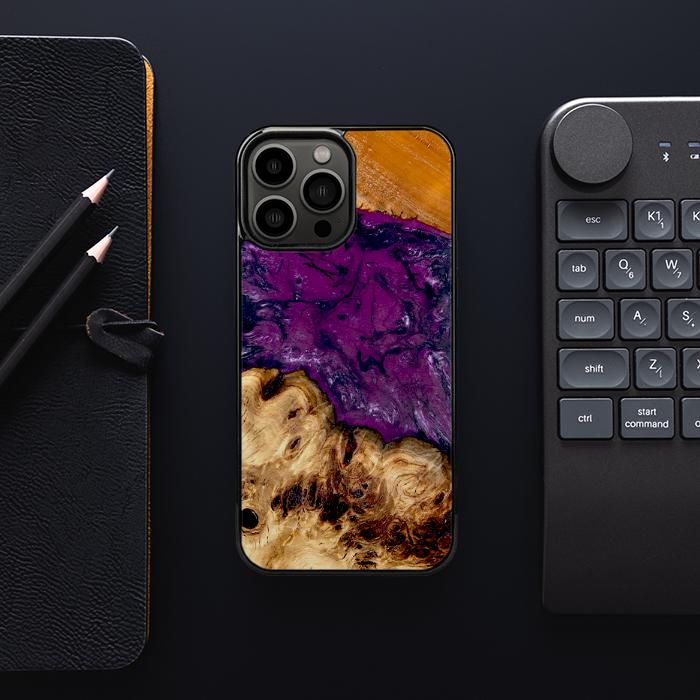 iPhone 13 Pro Max Handyhülle aus Harz und Holz - Synergy#D130