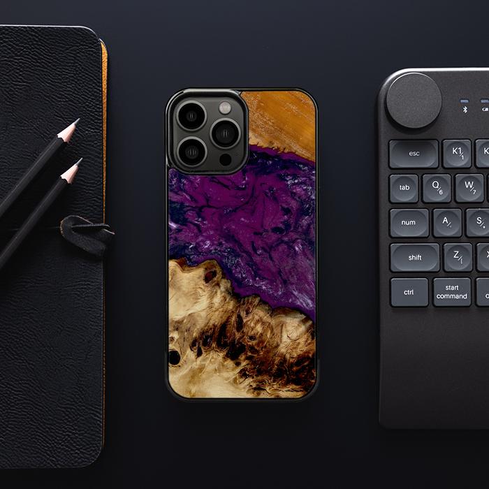 iPhone 13 Pro Max Handyhülle aus Harz und Holz - Synergy#D134
