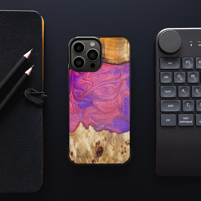 iPhone 13 Pro Max Handyhülle aus Harz und Holz - Synergy#D136