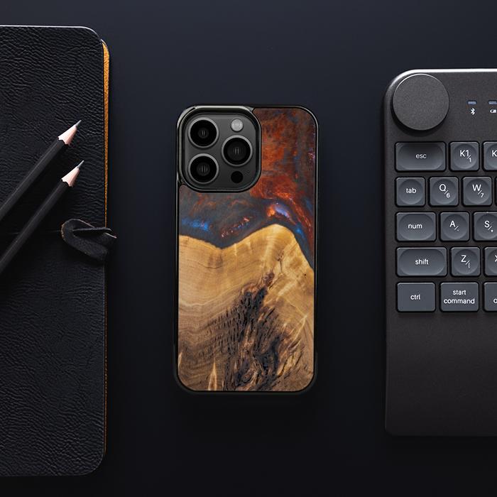 iPhone 13 Pro Handyhülle aus Harz und Holz - SYNERGY#A21