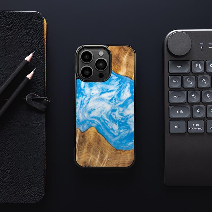 iPhone 13 Pro Handyhülle aus Harz und Holz - SYNERGY#A28