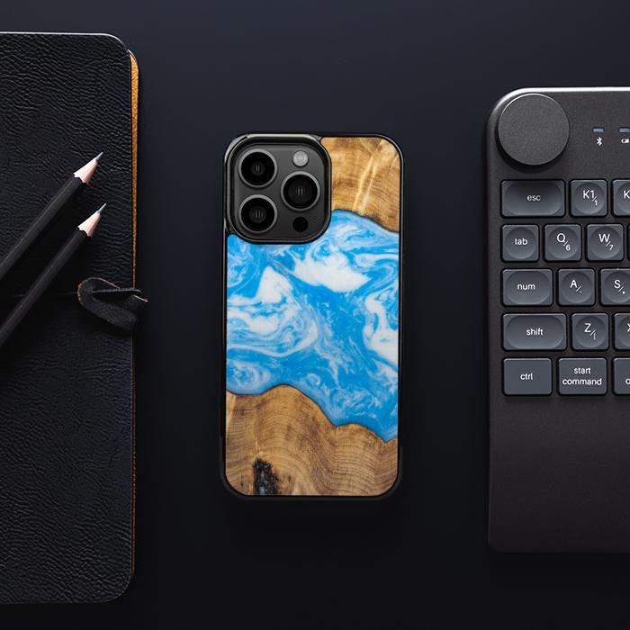 iPhone 13 Pro Handyhülle aus Harz und Holz - SYNERGY#A31