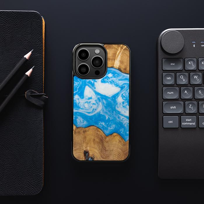 iPhone 13 Pro Handyhülle aus Harz und Holz - SYNERGY#A32