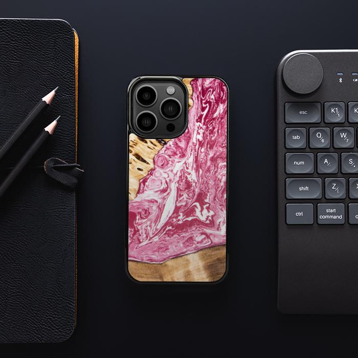 iPhone 13 Pro Handyhülle aus Harz und Holz - SYNERGY#A99