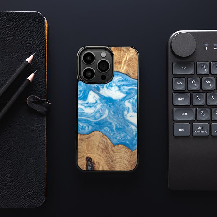 iPhone 13 Pro Handyhülle aus Harz und Holz - SYNERGY#B03