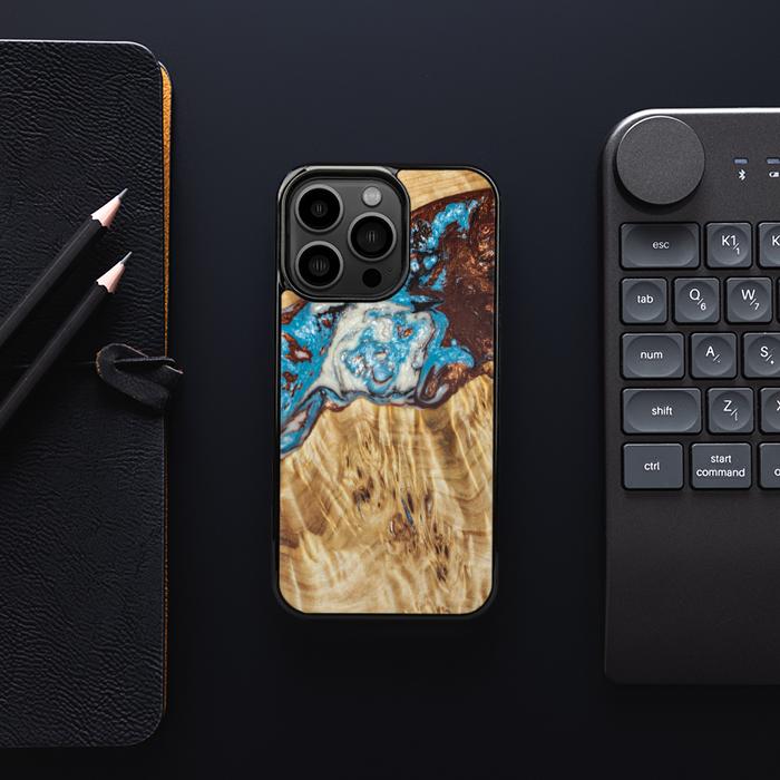iPhone 13 Pro Handyhülle aus Harz und Holz - SYNERGY#B12
