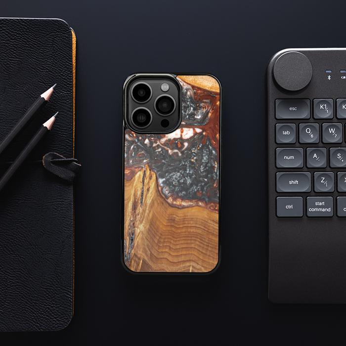 iPhone 13 Pro Handyhülle aus Harz und Holz - SYNERGY#B37