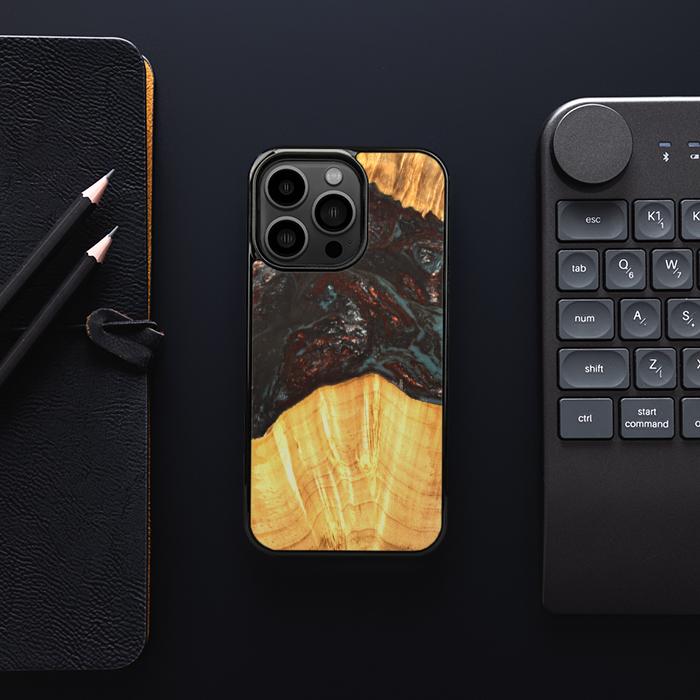iPhone 13 Pro Handyhülle aus Harz und Holz - SYNERGY#B42