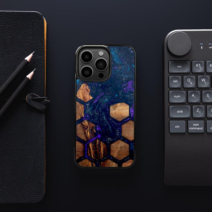 iPhone 13 Pro Handyhülle aus Harz und Holz - Synergy#D106