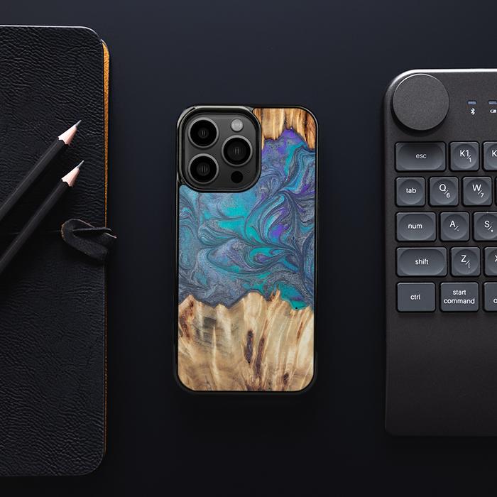 iPhone 13 Pro Handyhülle aus Harz und Holz - Synergy#D107