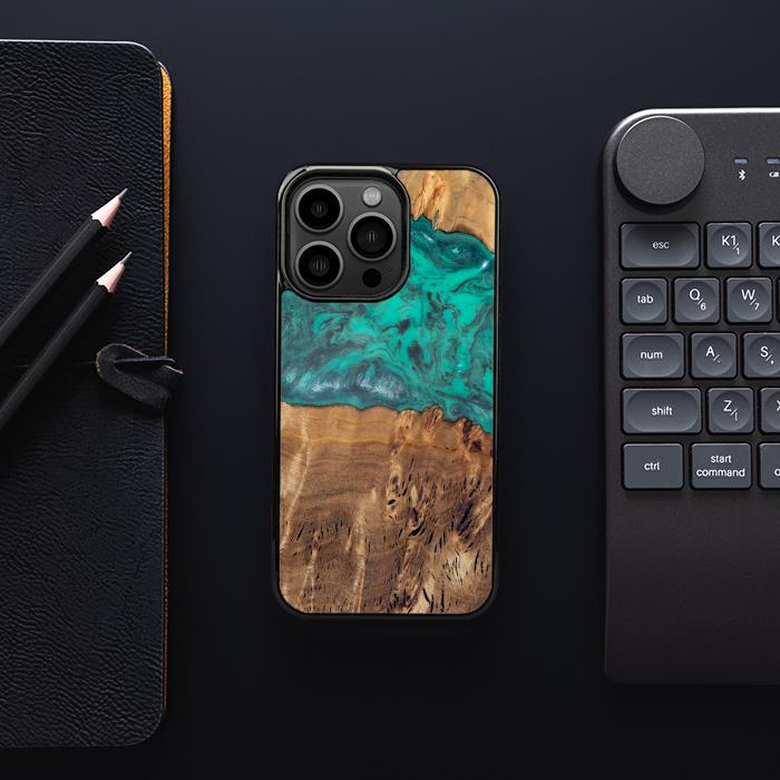 iPhone 13 Pro Handyhülle aus Harz und Holz - Synergy#D111