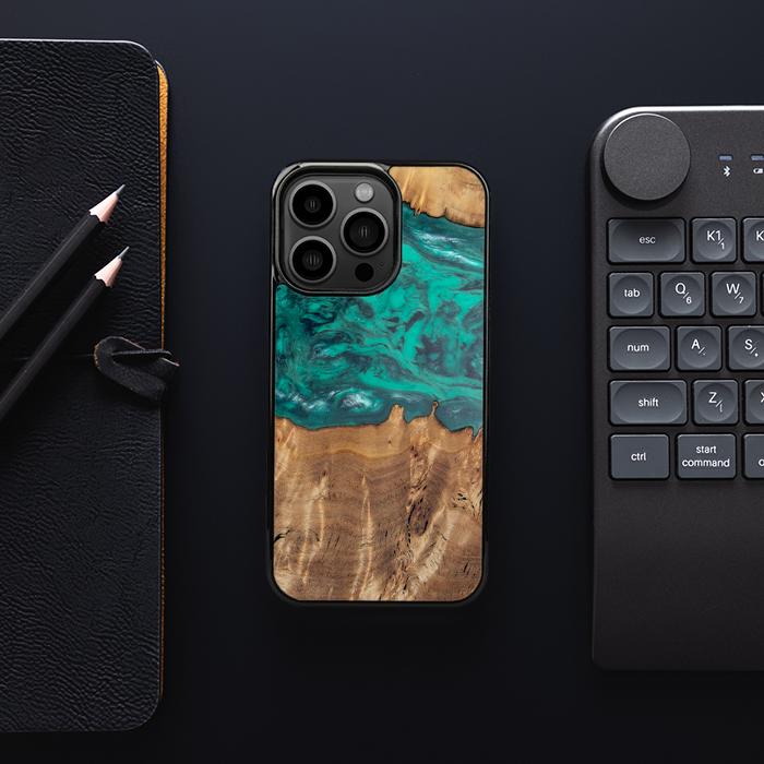 iPhone 13 Pro Handyhülle aus Harz und Holz - Synergy#D112