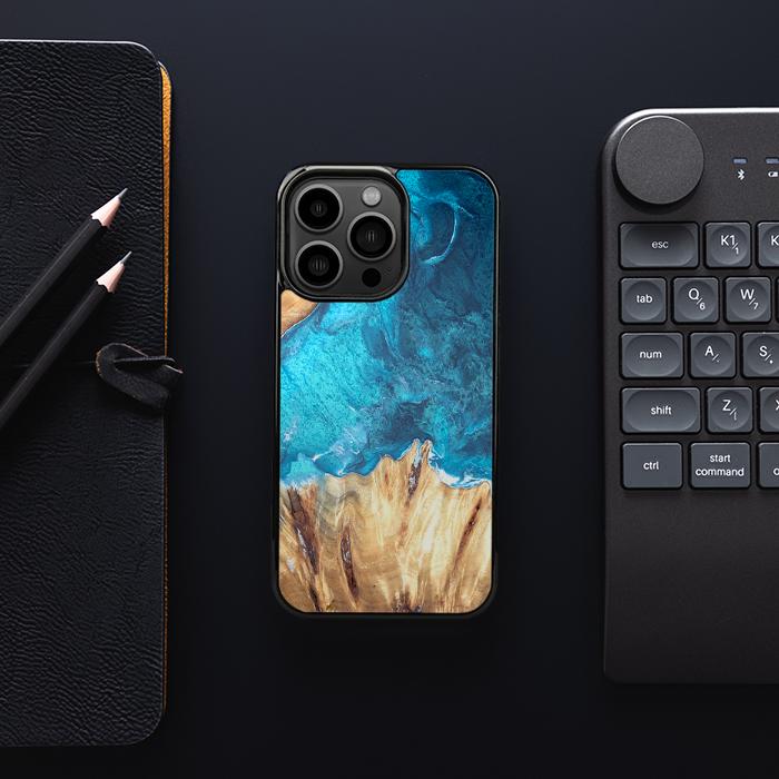 iPhone 13 Pro Handyhülle aus Harz und Holz - Synergy#D115