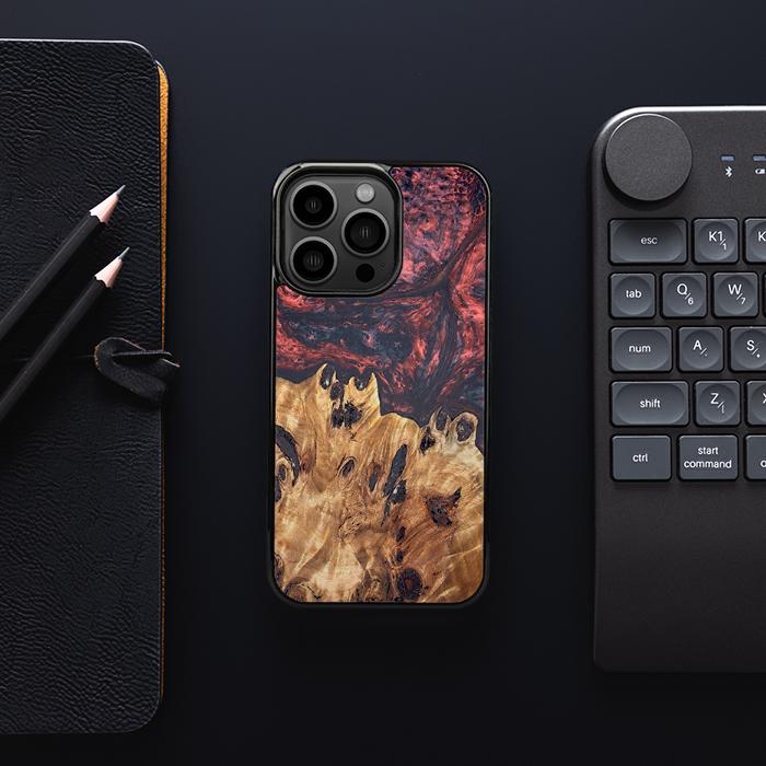 iPhone 13 Pro Handyhülle aus Harz und Holz - Synergy#D118