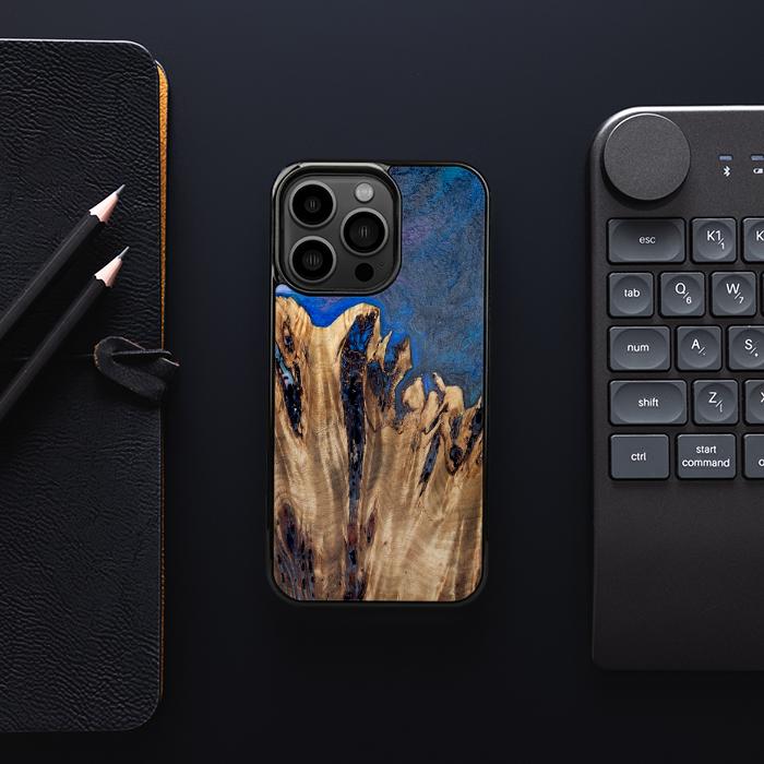 iPhone 13 Pro Handyhülle aus Harz und Holz - Synergy#D120