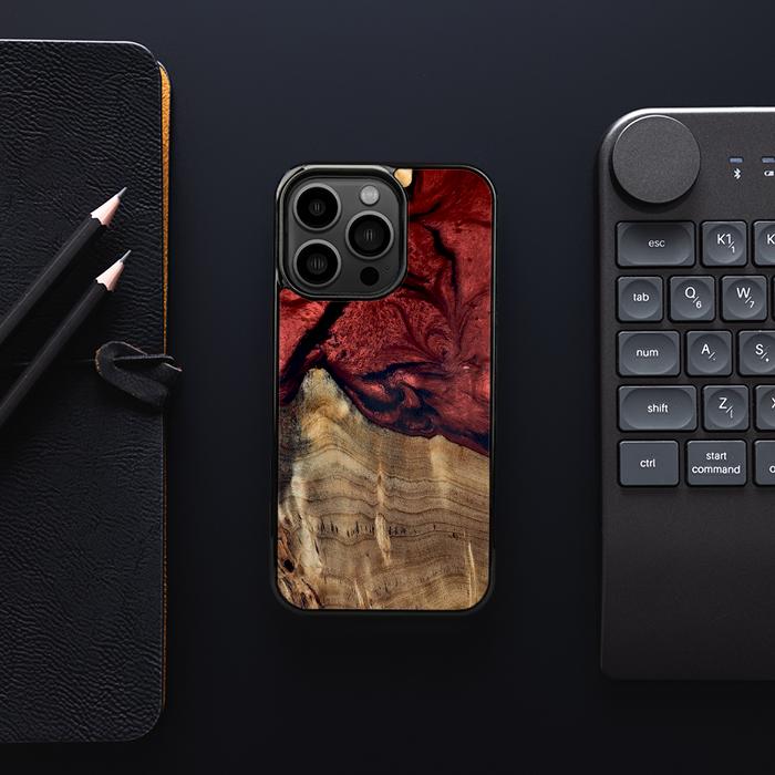 iPhone 13 Pro Handyhülle aus Harz und Holz - Synergy#D122