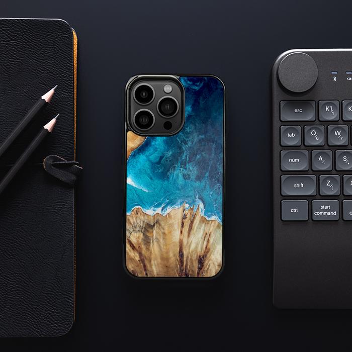 iPhone 13 Pro Handyhülle aus Harz und Holz - Synergy#D126