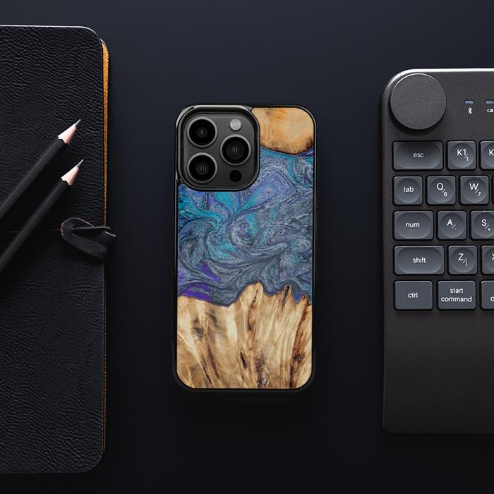 iPhone 13 Pro Handyhülle aus Harz und Holz - Synergy#D132