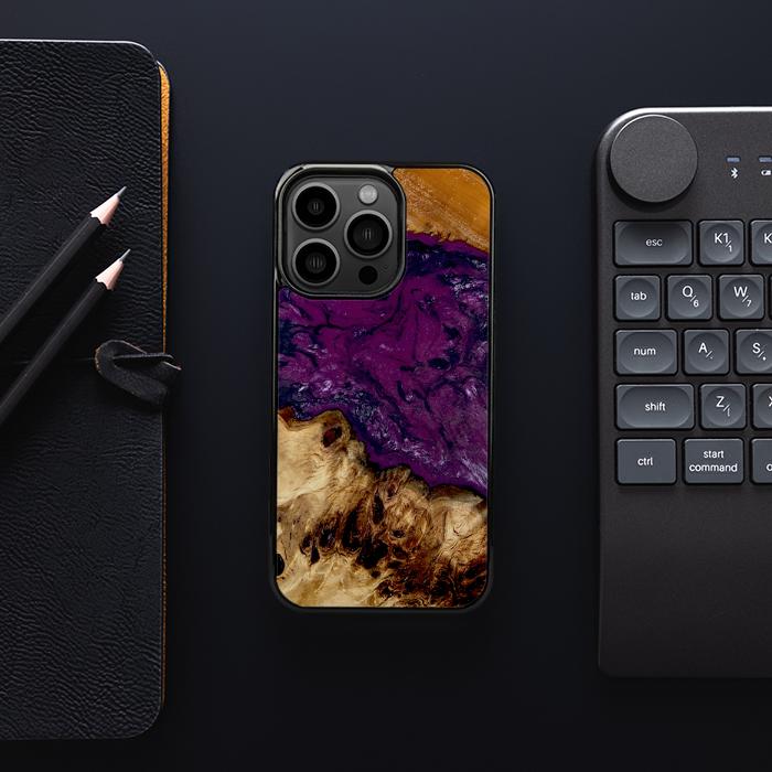 iPhone 13 Pro Handyhülle aus Harz und Holz - Synergy#D134