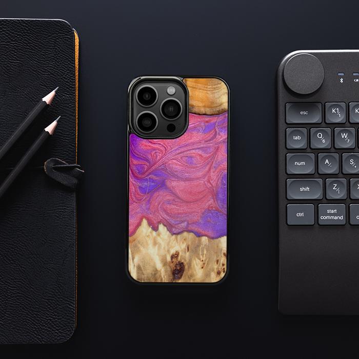 iPhone 13 Pro Handyhülle aus Harz und Holz - Synergy#D136