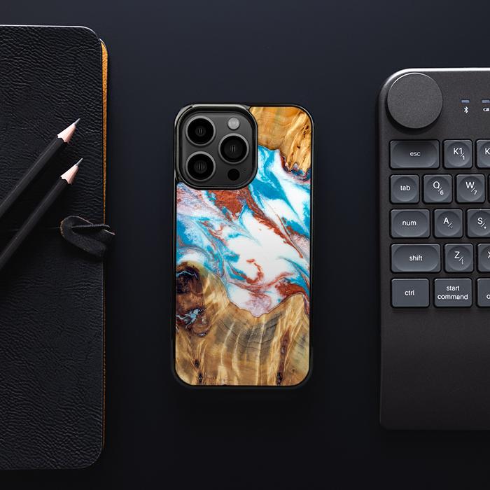 iPhone 13 Pro Handyhülle aus Harz und Holz - Synergy#D137