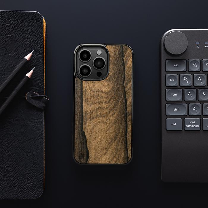 iPhone 13 Pro Handyhülle aus Holz - Ziricote