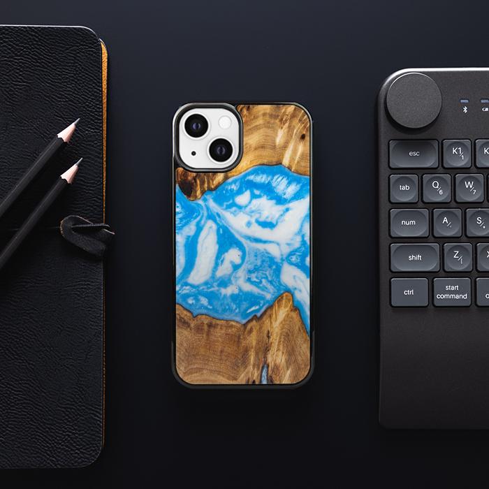 iPhone 13 Handyhülle aus Harz und Holz - SYNERGY#A29