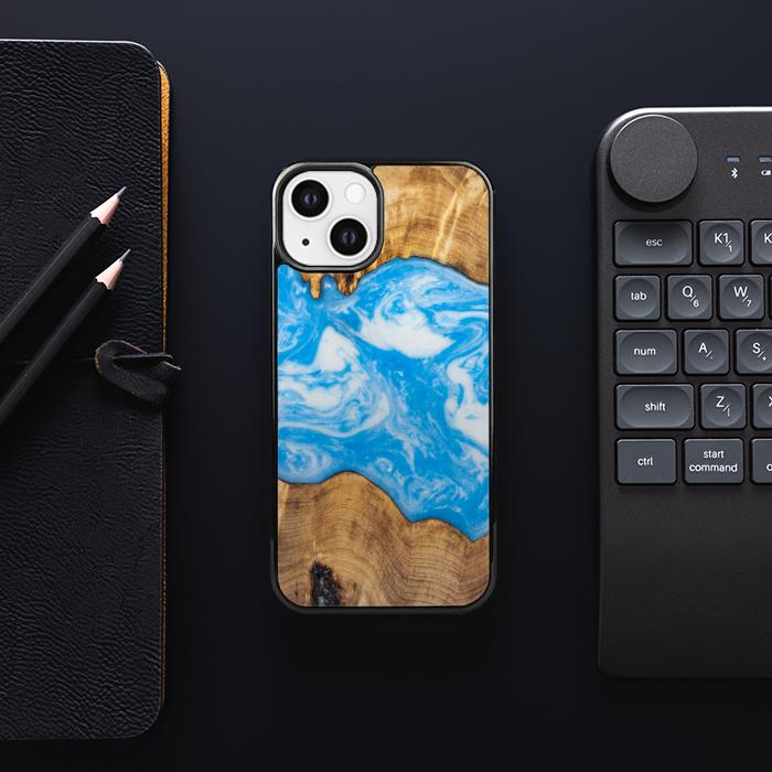 iPhone 13 Handyhülle aus Harz und Holz - SYNERGY#A31