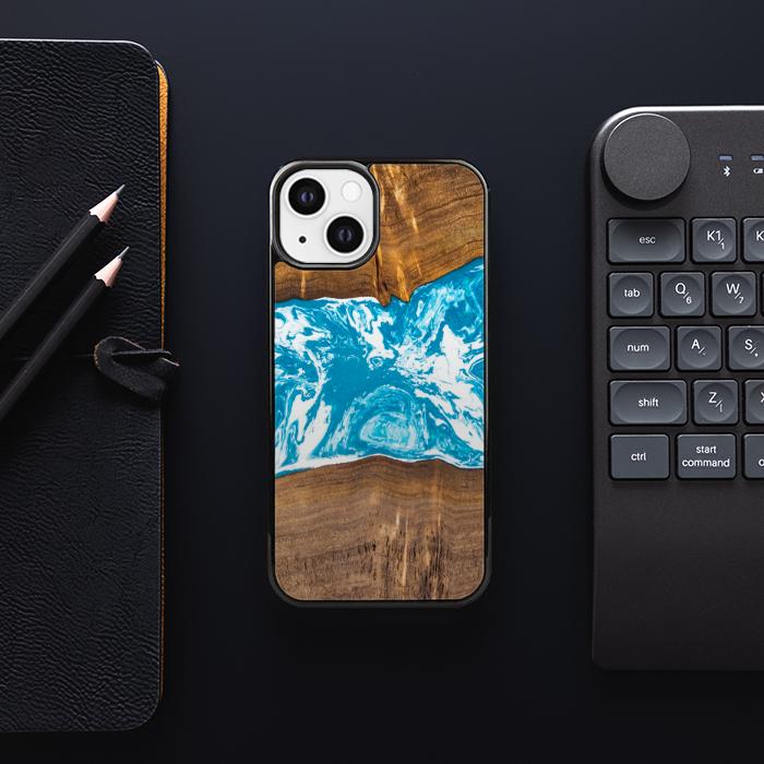 iPhone 13 Handyhülle aus Harz und Holz - SYNERGY#A7