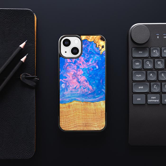 iPhone 13 Handyhülle aus Harz und Holz - SYNERGY#B23