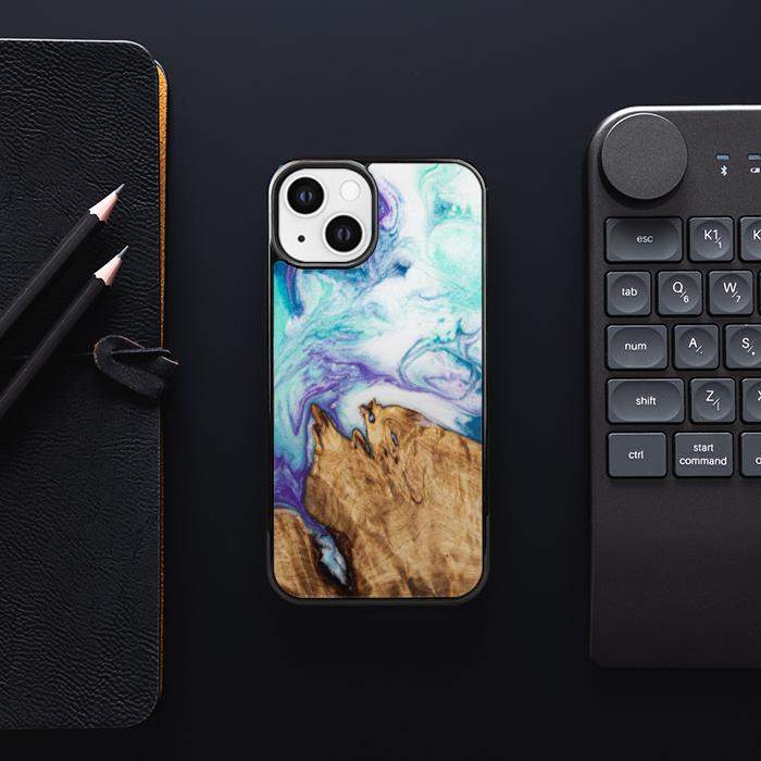 iPhone 13 Handyhülle aus Harz und Holz - SYNERGY#C17