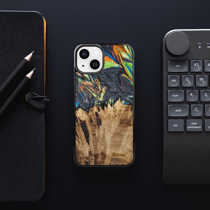 iPhone 13 Handyhülle aus Harz und Holz - SYNERGY#C22