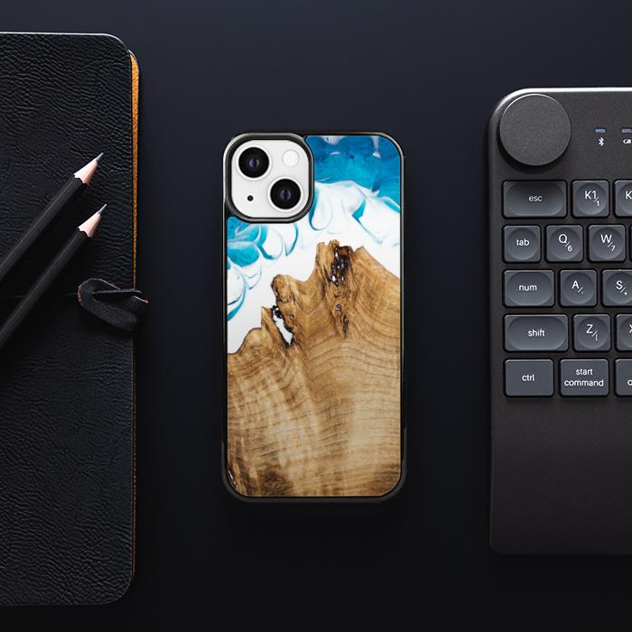 iPhone 13 Handyhülle aus Harz und Holz - SYNERGY#C41