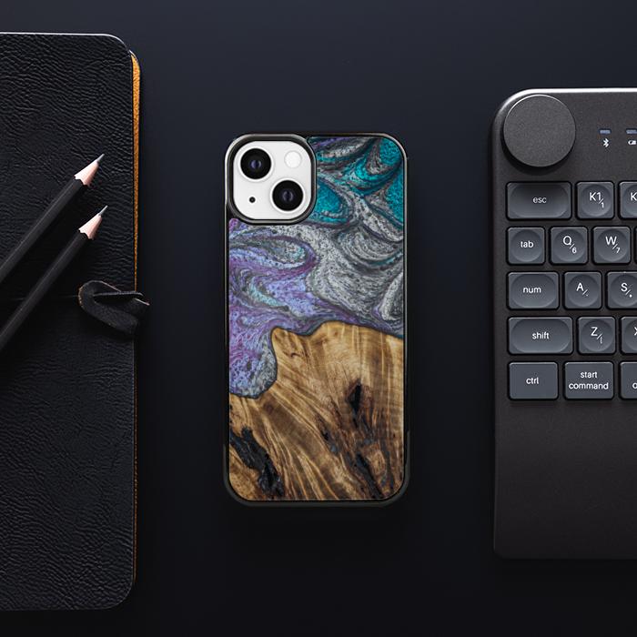 iPhone 13 Handyhülle aus Harz und Holz - SYNERGY#C47